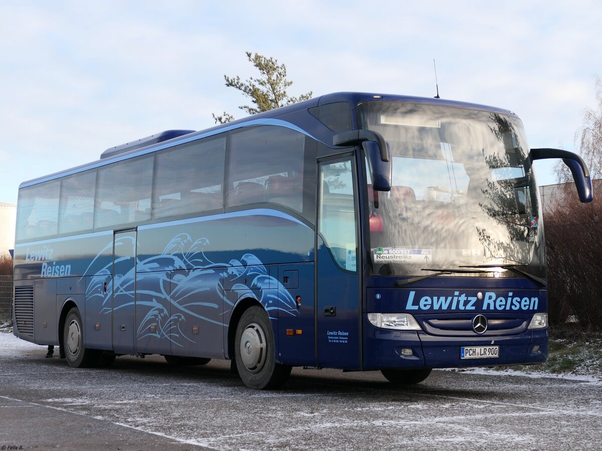 Mercedes Tourismo von Lewitz-Reisen aus Deutschland in Neubrandenburg am 21.01.2022