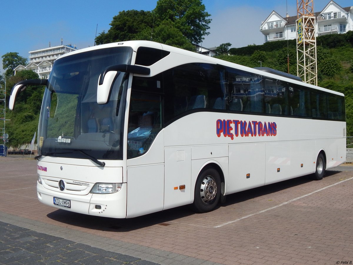 Mercedes Tourismo von Piętkatrans aus Polen im Stadthafen Sassnitz am 03.06.2018