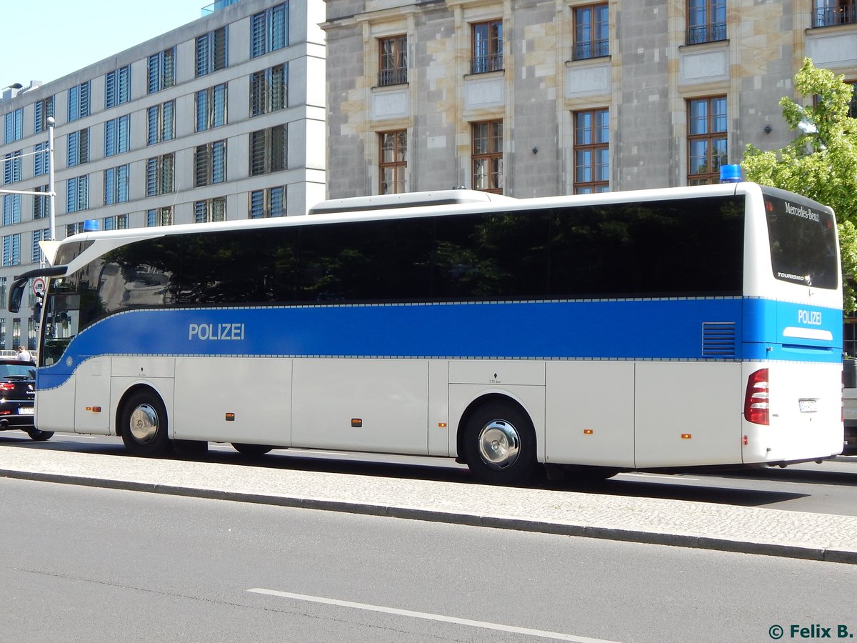Mercedes Tourismo von der Polizei aus Deutschland in Berlin am 08.06.2016
