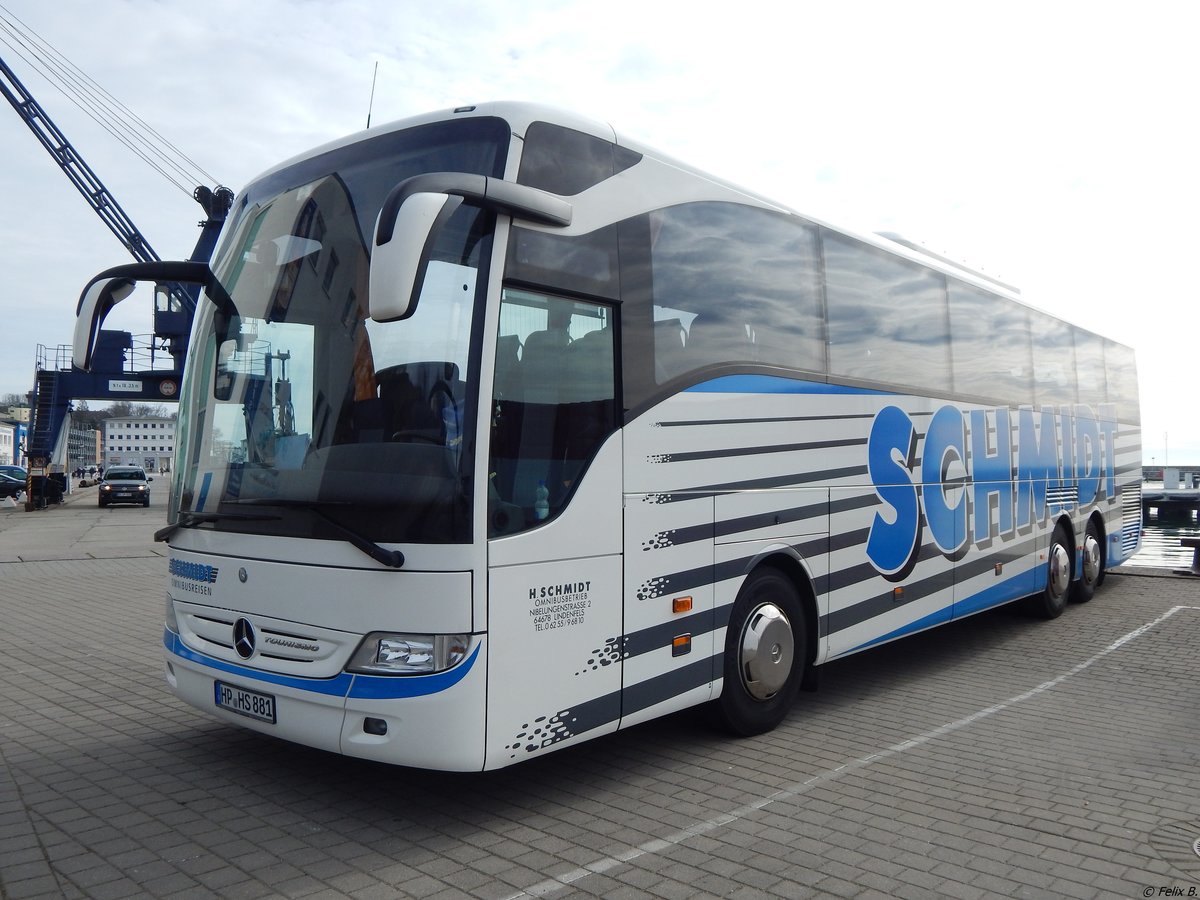 Mercedes Tourismo von Schmidt aus Deutschland im Stadthafen Sassnitz am 02.04.2016