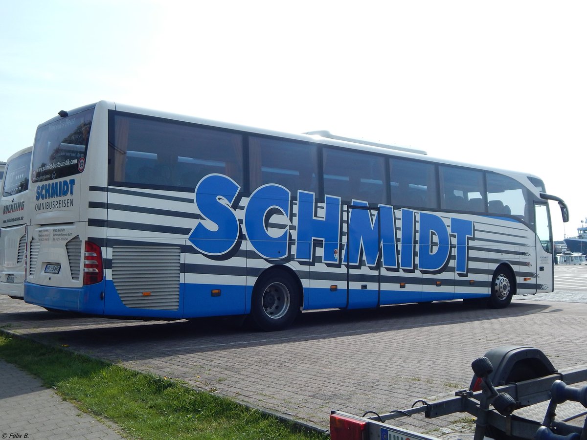 Mercedes Tourismo von Schmidt aus Deutschland im Stadthafen Sassnitz am 29.04.2018