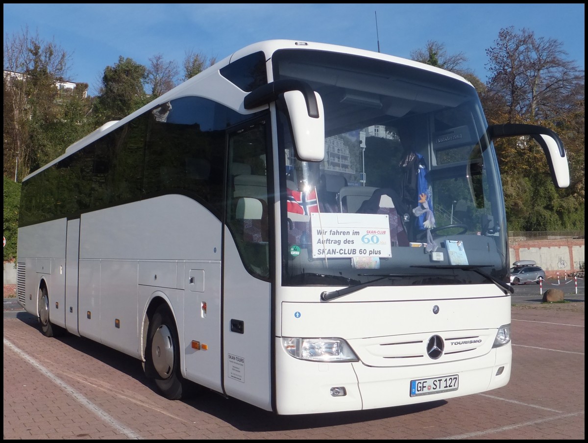 Mercedes Tourismo von Skan-Tours aus Deutschland im Stadthafen Sassnitz am 31.10.2013