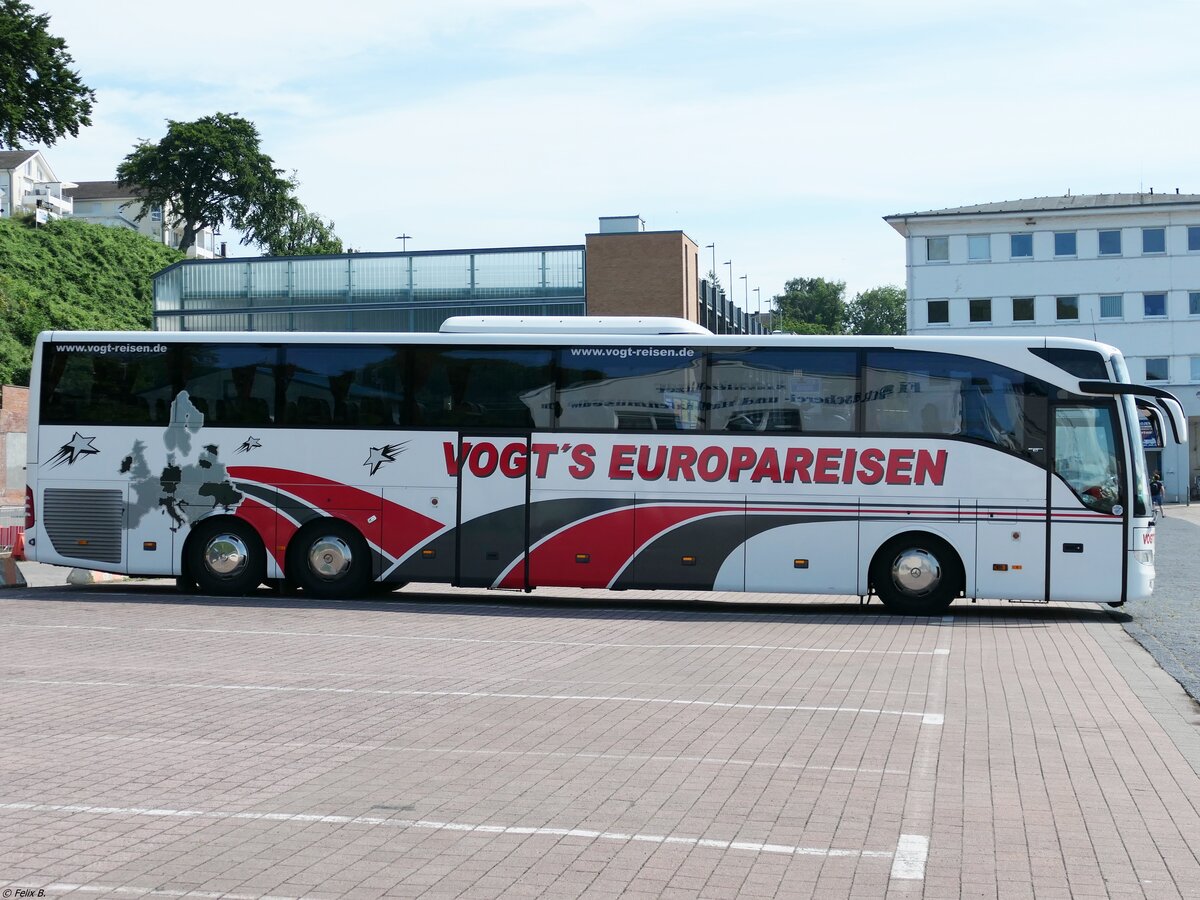 Mercedes Tourismo von Vogt's Reisen aus Deutschland im Stadthafen Sassnitz am 06.07.2021