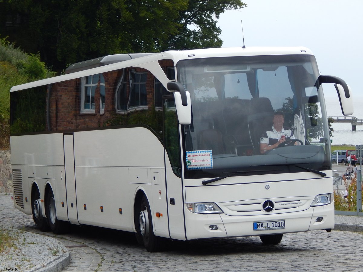 Mercedes Tourismo Vorführwagen aus Deutschland im Stadthafen Sassnitz am 12.07.2015