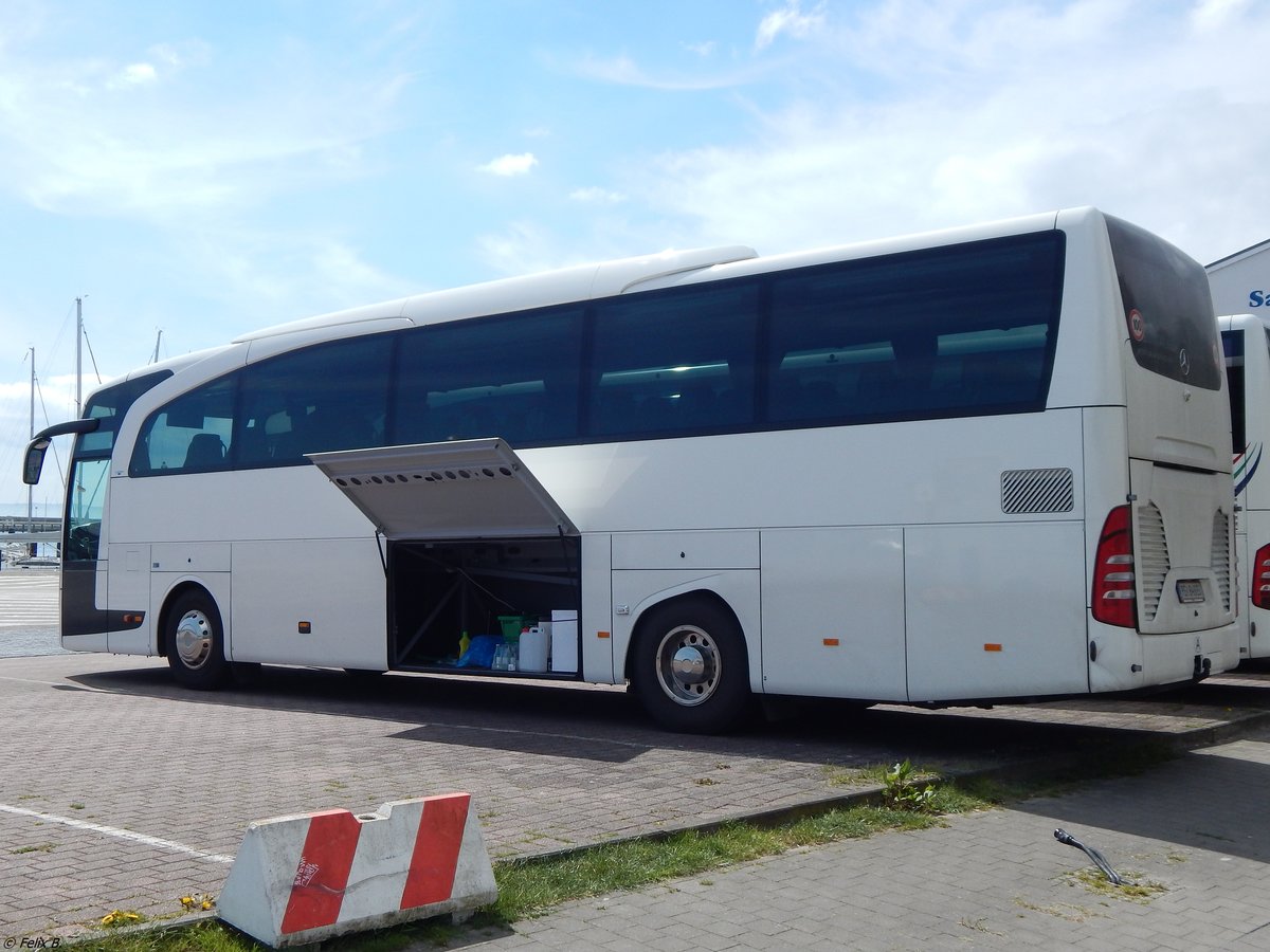 Mercedes Travego aus Österreich im Stadthafen Sassnitz am 04.05.2018