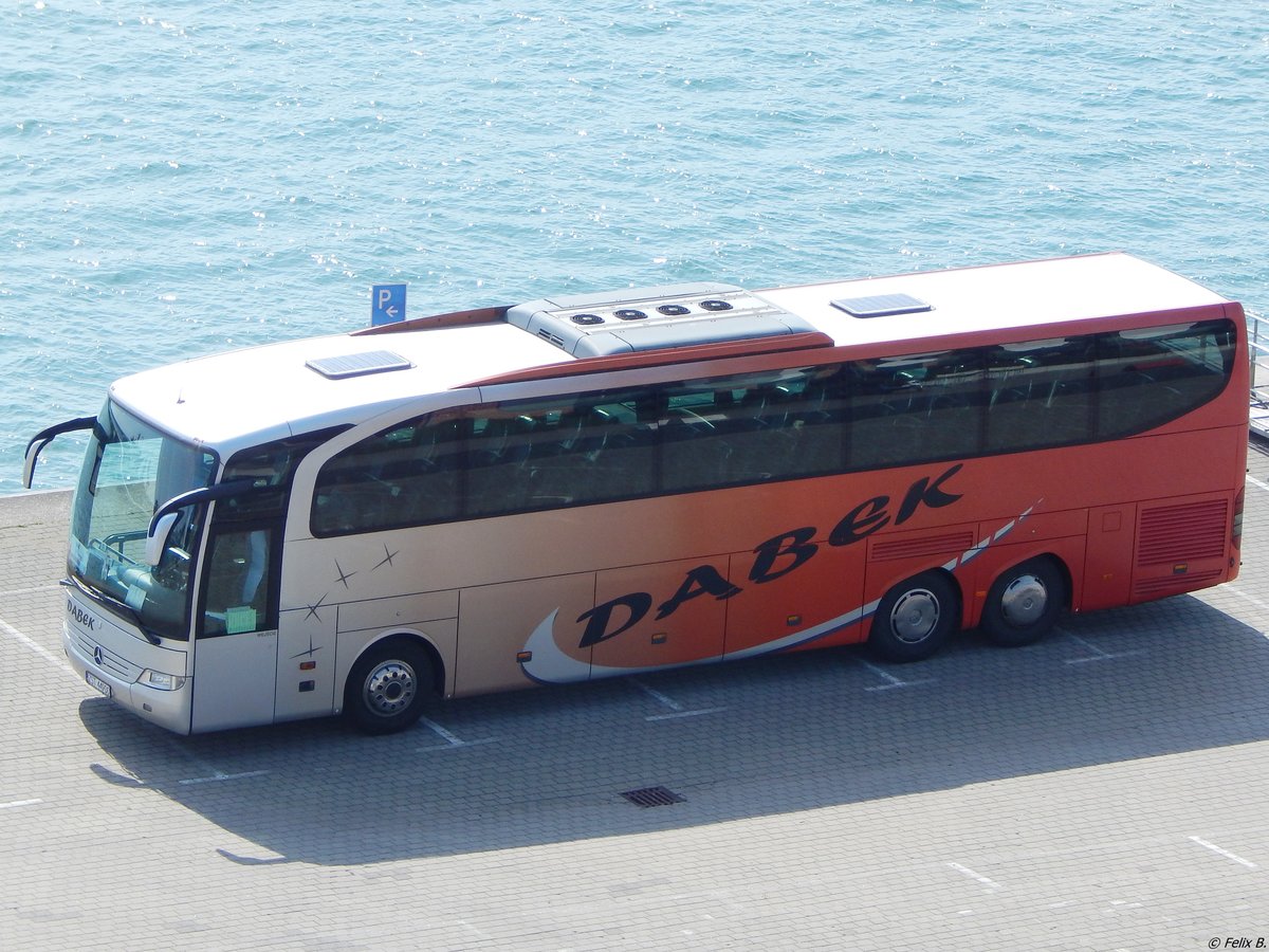 Mercedes Travego von Dabek aus Polen im Stadthafen Sassnitz am 03.05.2018