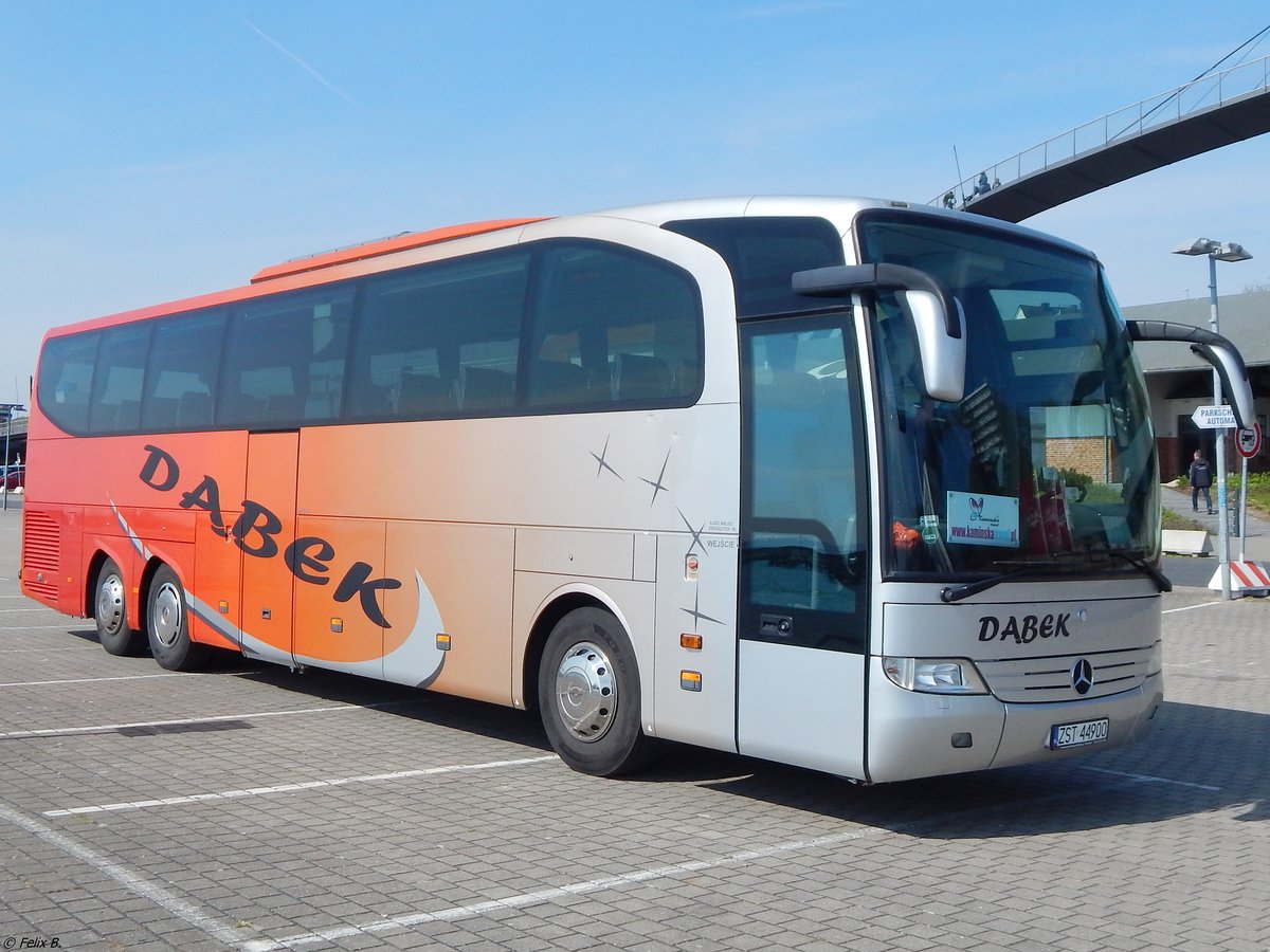 Mercedes Travego von Dabek aus Polen im Stadthafen Sassnitz am 03.05.2018