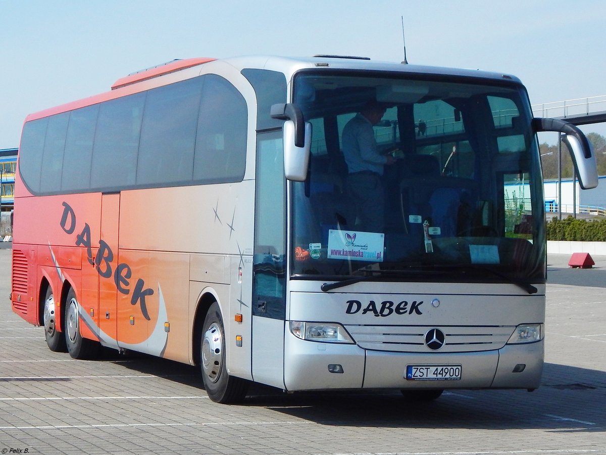 Mercedes Travego von Dabek aus Polen im Stadthafen Sassnitz am 03.05.2018