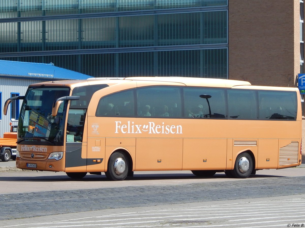 Mercedes Travego von Felix-Reisen aus Deutschland im Stadthafen Sassnitz am 11.07.2017