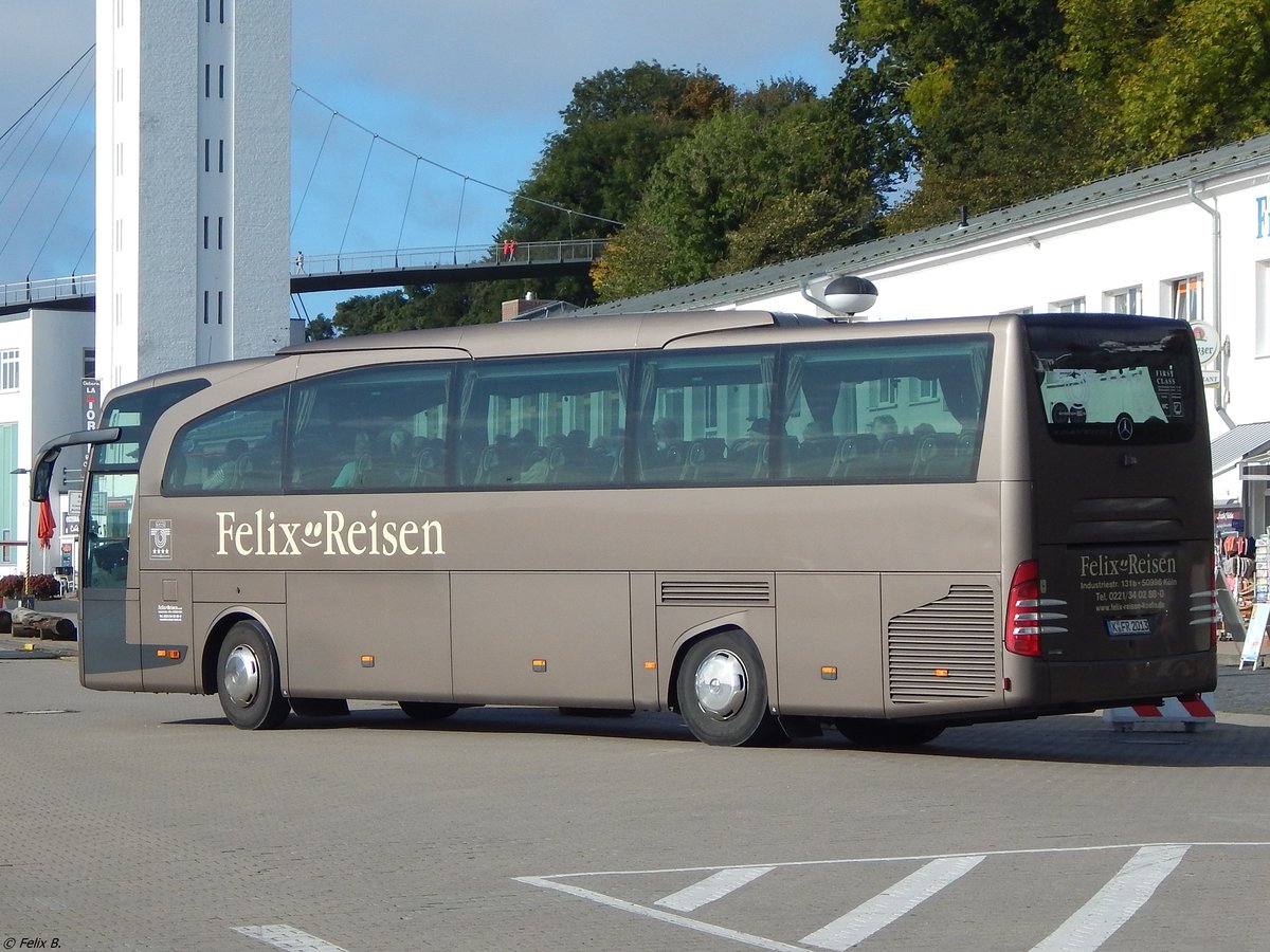 Mercedes Travego von Felix-Reisen aus Deutschland im Stadthafen Sassnitz am 03.10.2017