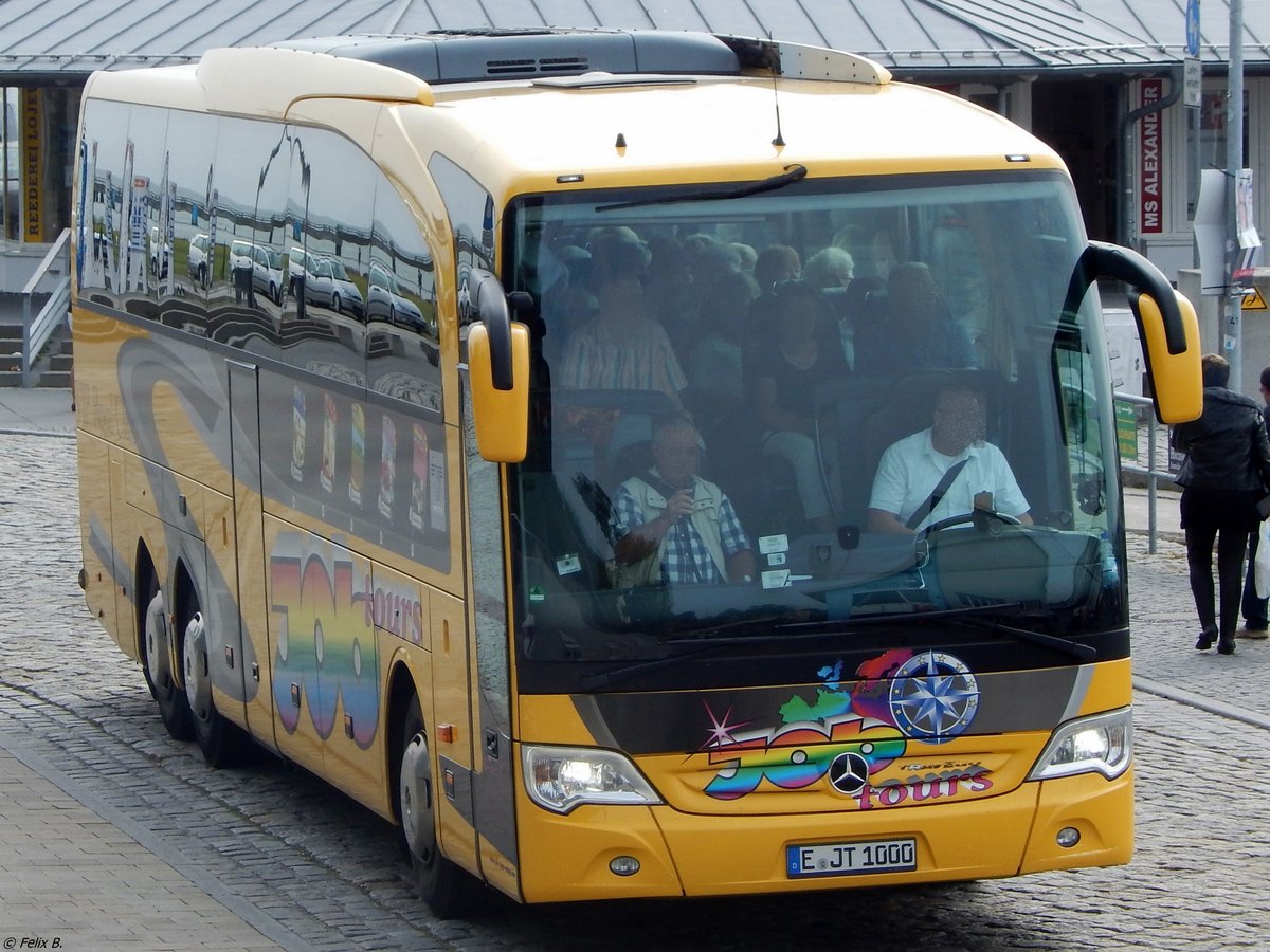 Mercedes Travego von JobTours aus Deutschland im Stadthafen Sassnitz am 16.08.2015