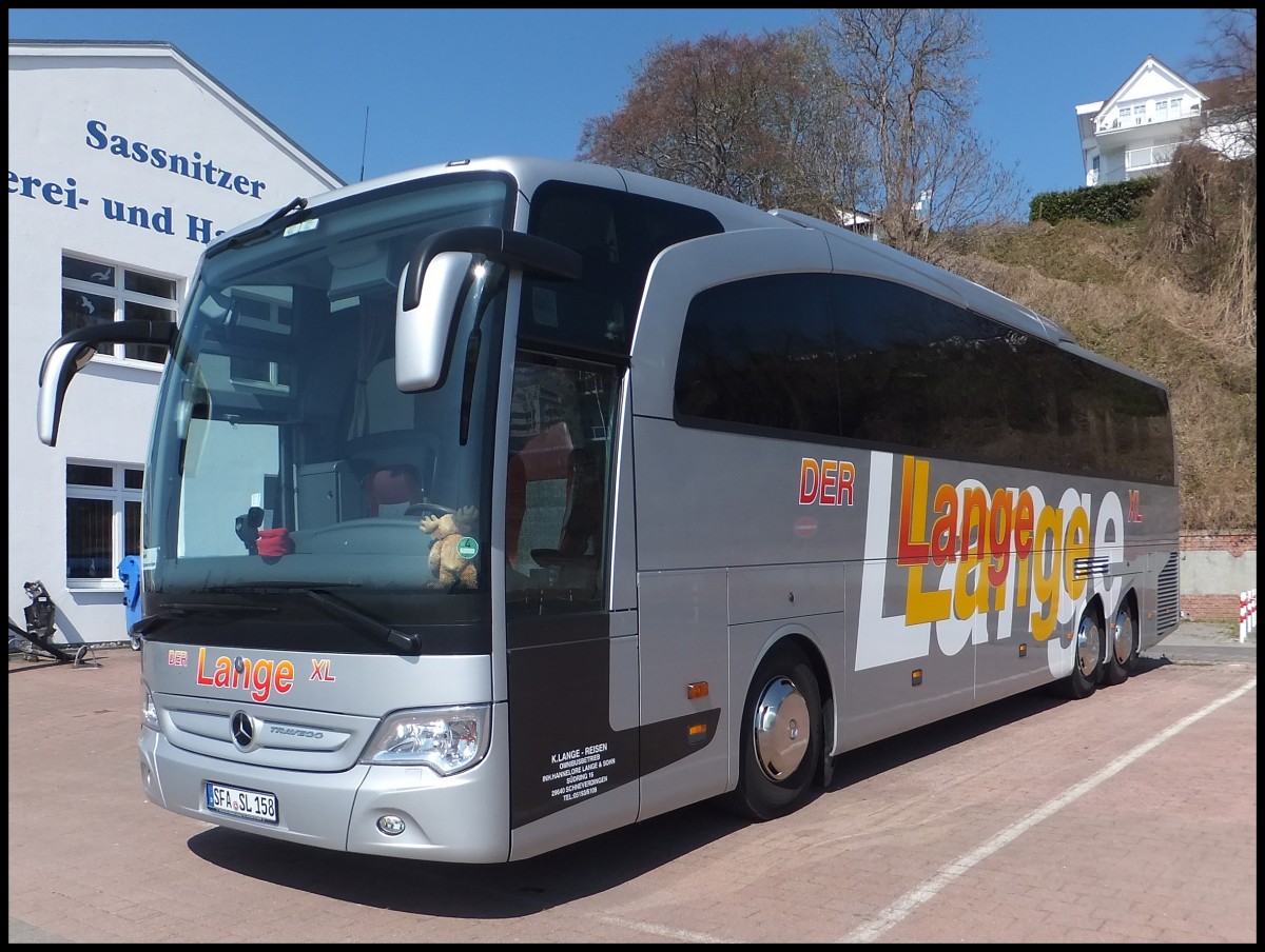 Mercedes Travego von Klange Reisen aus Deutschland im Stadthafen Sassnitz am 04.05.2013