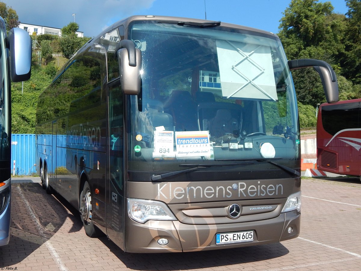 Mercedes Travego von Klemens Reisen aus Deutschland im Stadthafen Sassnitz am 17.09.2017