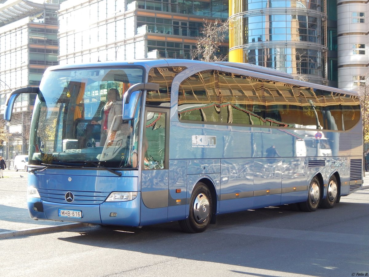 Mercedes Travego von Kuti Travel aus Ungarn in Berlin am 31.10.2018