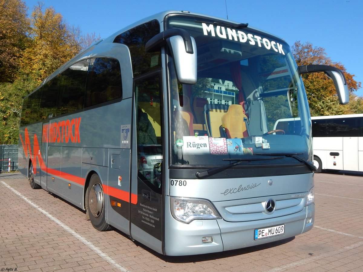 Mercedes Travego von Mundstock aus Deutschland im Stadthafen Sassnitz am 23.10.2015