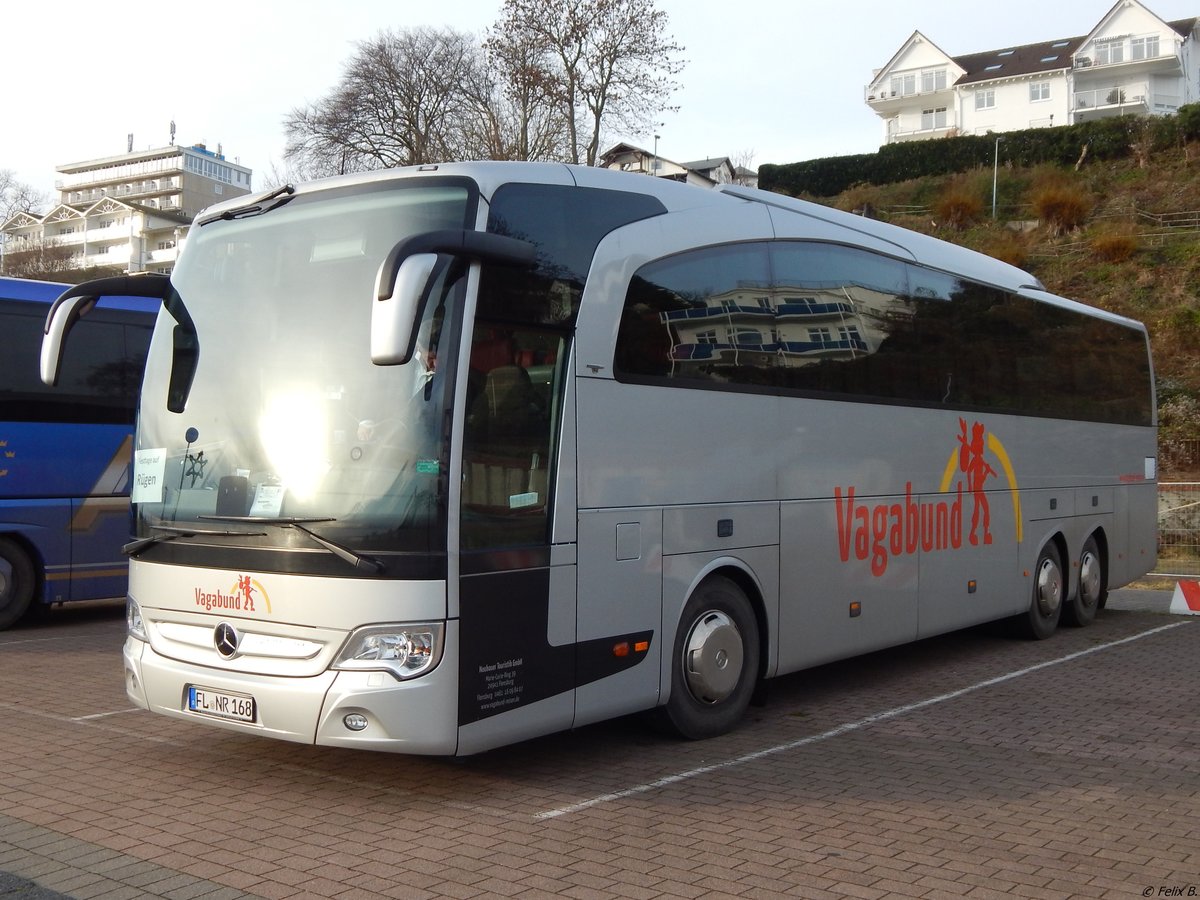 Mercedes Travego von Neubauer/Vagabund-Reisen aus Deutschland im Stadthafen Sassnitz am 27.12.2017
