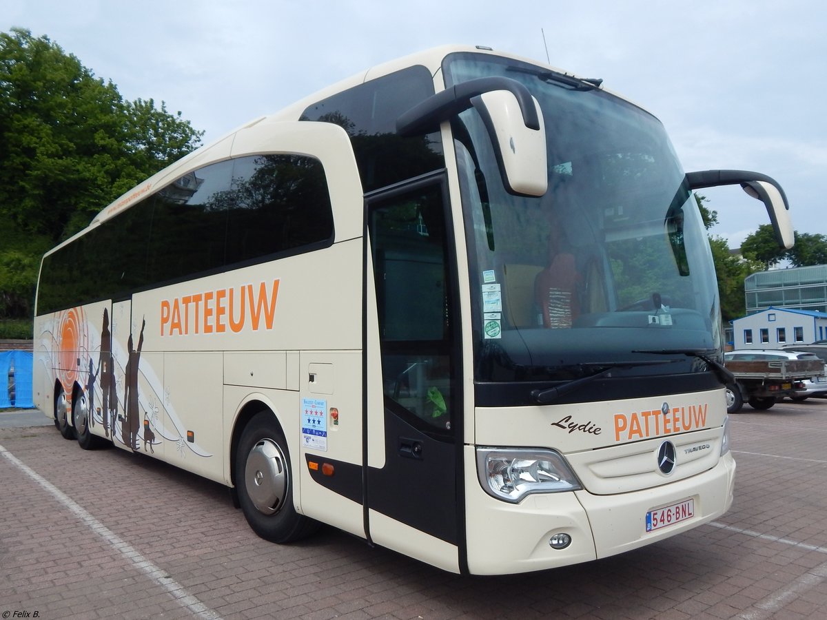 Mercedes Travego von Patteeuw aus Belgien im Stadthafen Sassnitz am 25.05.2015