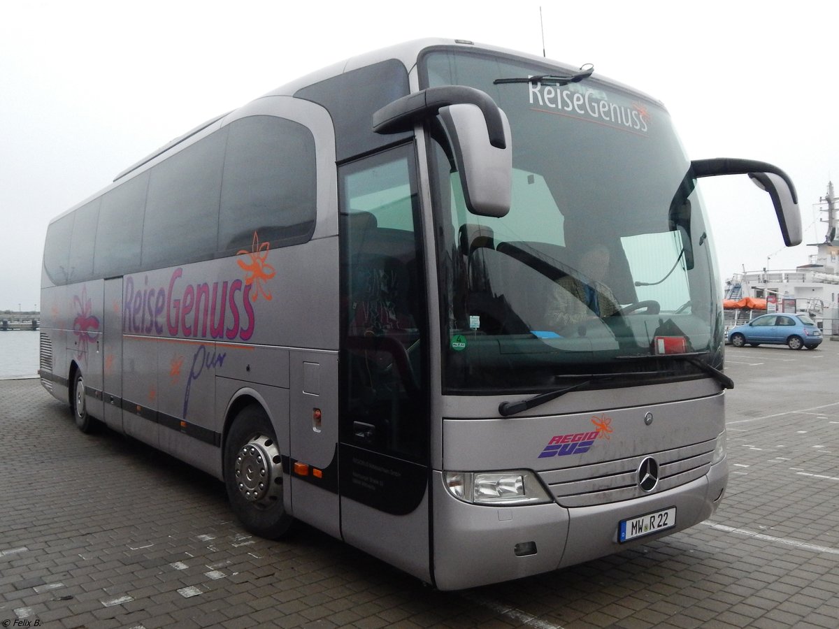 Mercedes Travego von Regiobus Mittelsachsen aus Deutschland im Stadthafen Sassnitz am 31.12.2014