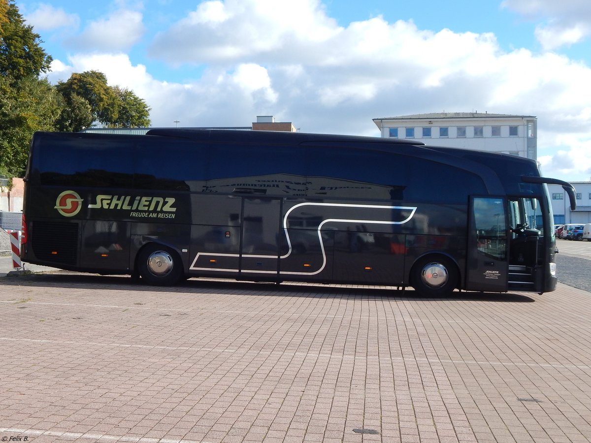 Mercedes Travego von Schlienz aus Deutschland im Stadthafen Sassnitz am 29.09.2018