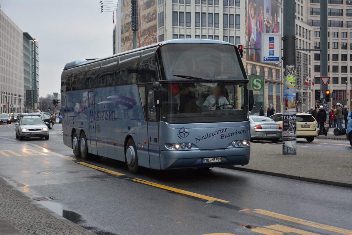 MOL-NB 999 fährt am 14.03.2015 durch Berlin. Aufgenommen wurde ein Neoplan Cityliner / Berlin Stresemannstraße.
