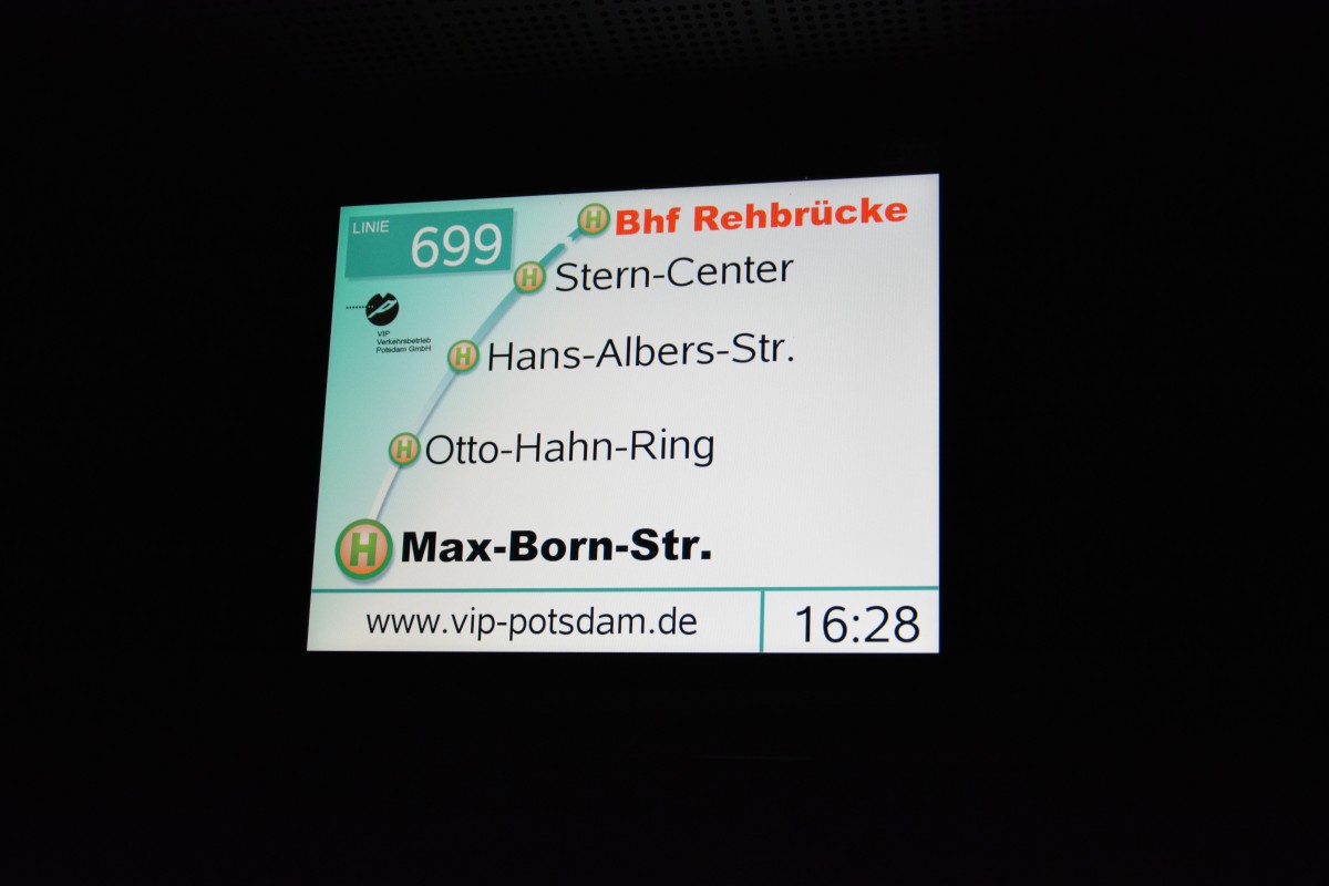 Monitor im Mercedes Benz Citaro 1 der VIP. Aufgenommen am 03.01.2014.