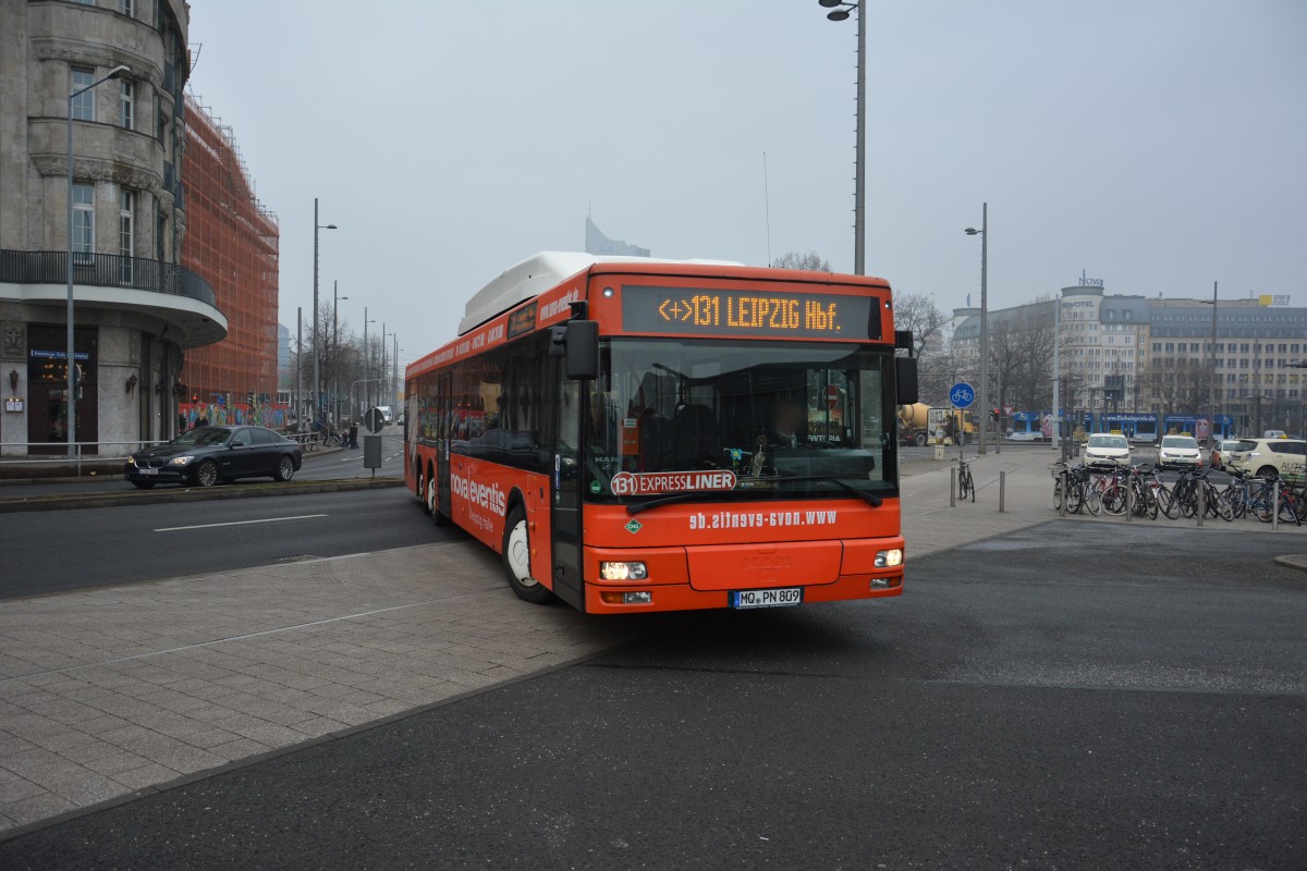 MQ-PN 809 fährt am 18.02.2015 auf der Linie 131 nach Leipzig Hauptbahnhof. Aufgenommen am Hauptbahnhof Leipzig / MAN CNG Überlandbus.

