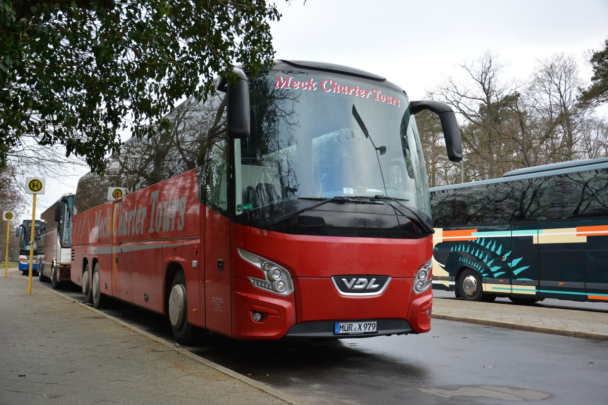 MÜR-X 979 (VDL Futura) steht am 24.01.2015 in Berlin, Jesse-Owens-Allee.

