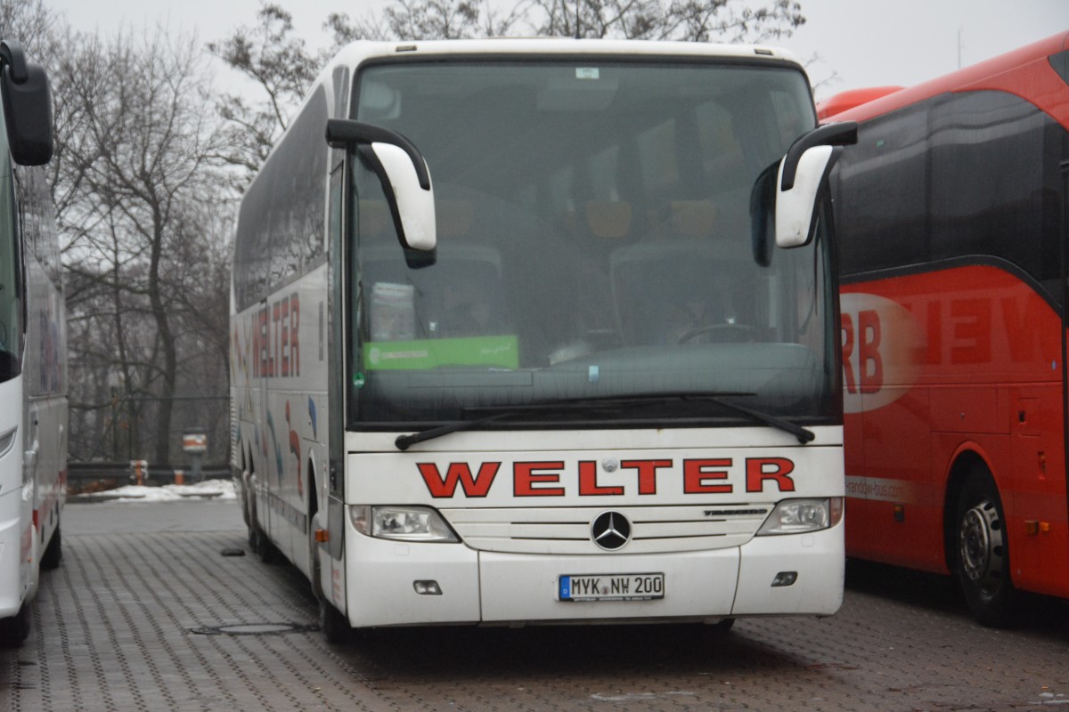MYK-NW 200 (Mercedes Benz Tourismo) steht am 31.12.2014 auf dem Rastplatz an der A 115 (Avus).
