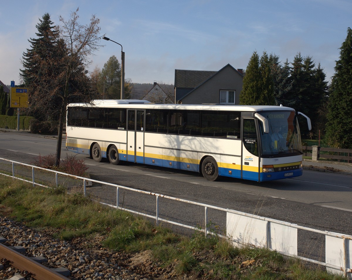 Nachdem ein Fahrgast in Launitz aus der SBB in den Linienbus 171 nach Kamenz umgestiegen ist setzt dieser seine Fahrt nach Kamenz fort.  14.11.2013 11.34 Uhr.