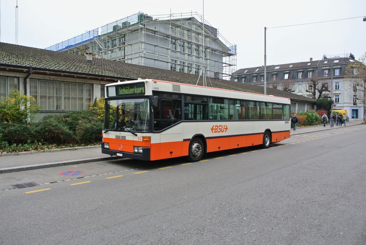 Nachdem die MB 405 G (59) und GN (56+57) bereits ausrangiert und verkauft wurden, sind nur noch die beiden 405N 63+65 im Bestand des BSU. Diese beiden Wagen dienen noch als Reserve, und werden Solothurn ebenfalls bald verlassen. Im Moment ist der MB 405N Nr. 63 fr die BGU als Schlerkurs zu den GIBS Schulen im Einsatz, Solothurn, 18.11.2013