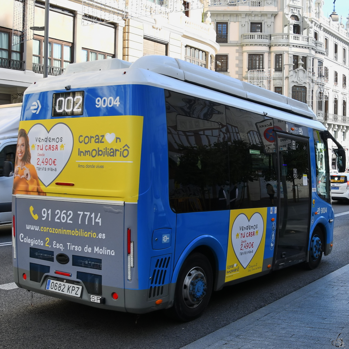  Nachschuss  auf einen Wolta Q des spanischen Unternehmens Car-Bus, so gesehen im November 2022 auf der Gran Via in Madrid.