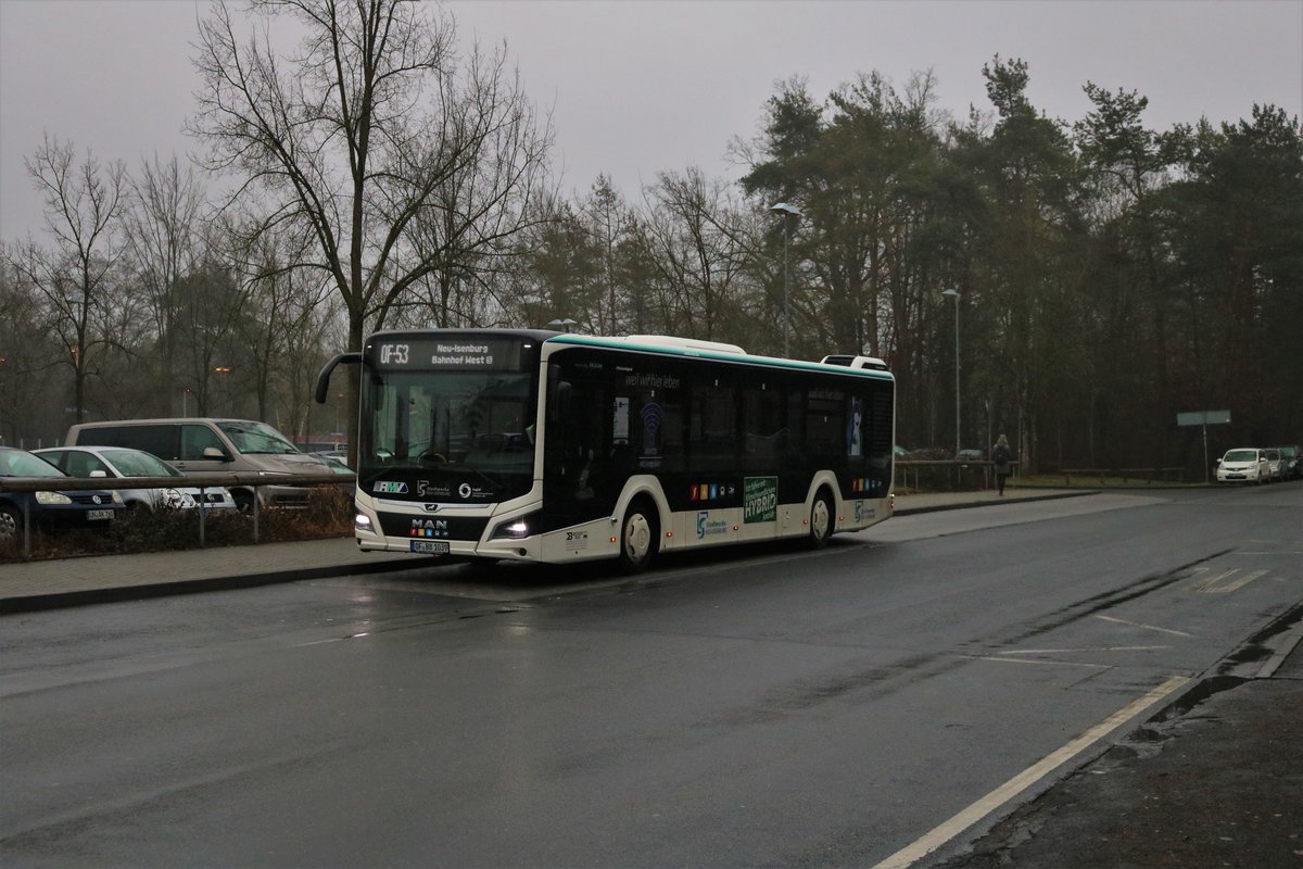 Nagelneuer Becker Reisen MAN Lions City Hybrid der für die Stadtwerke Neu-Isenburg fährt am 02.01.20 in Neu-Isenburg Bhf Westseite 