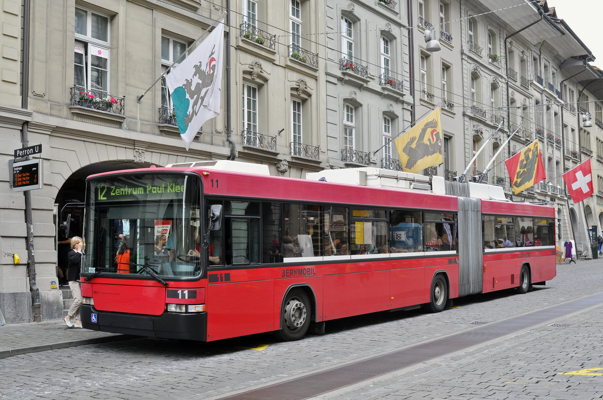 NAW Hess Trolleybus 11, auf der Linie 12, fährt durch die Kramgasse. Die Aufnahme stammt vom 09.06.2017.
