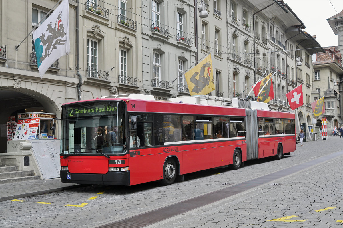 NAW Hess Trolleybus 14, auf der Linie 12, fährt durch die Kramgasse. Die Aufnahme stammt vom 09.06.2017.