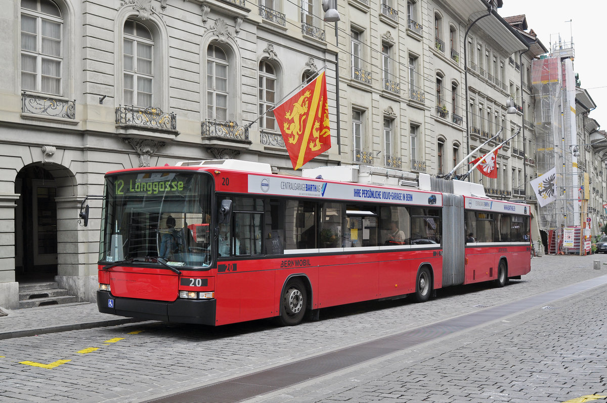 NAW Hess Trolleybus 20, auf der Linie 12, fährt durch die Kramgasse. Die Aufnahme stammt vom 09.06.2017.