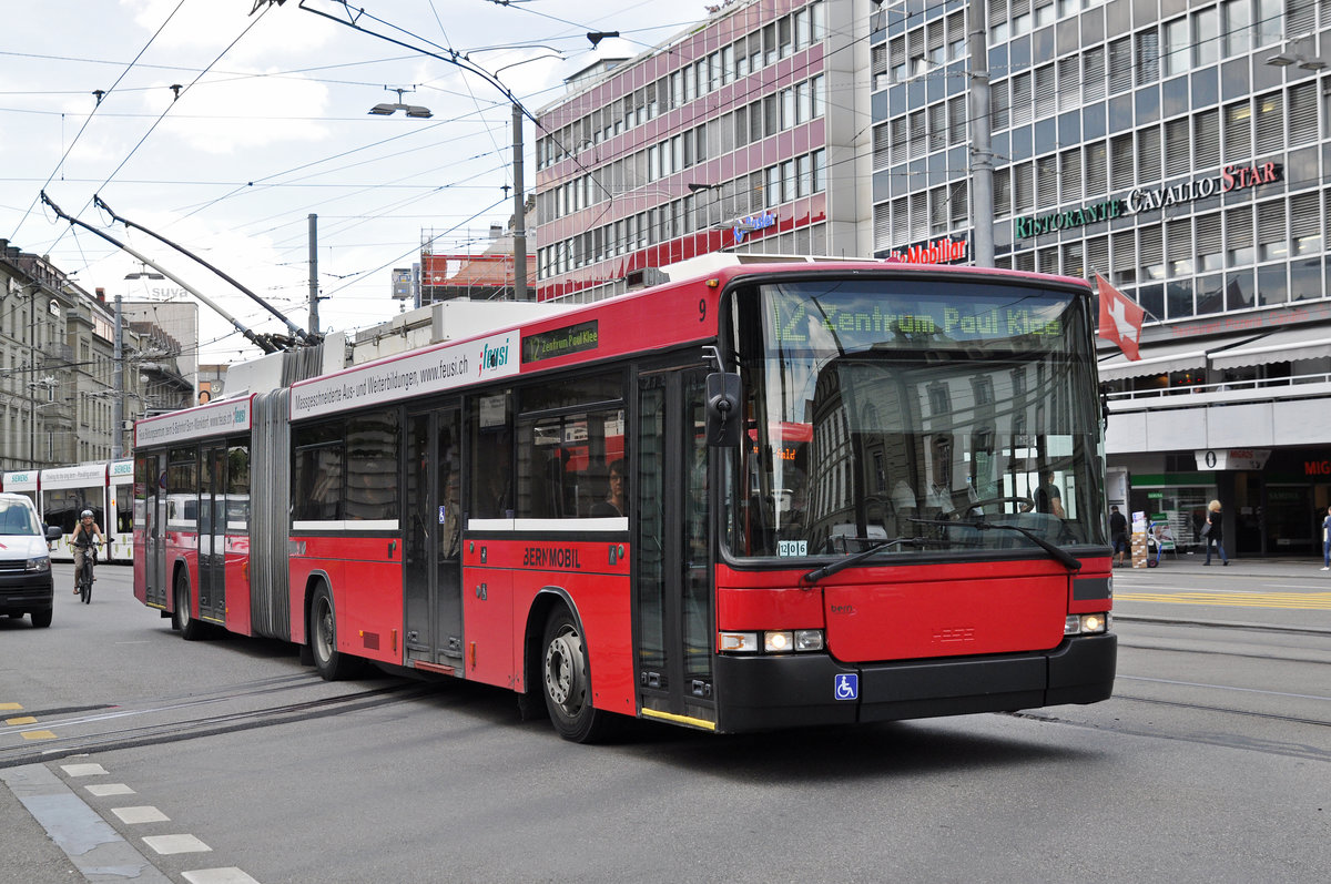NAW Hess trolleybus 9, auf der Linie 12, fährt zur Haltestelle beim Bahnhof Bern. Die Aufnahme stammt vom 22.05.2018.