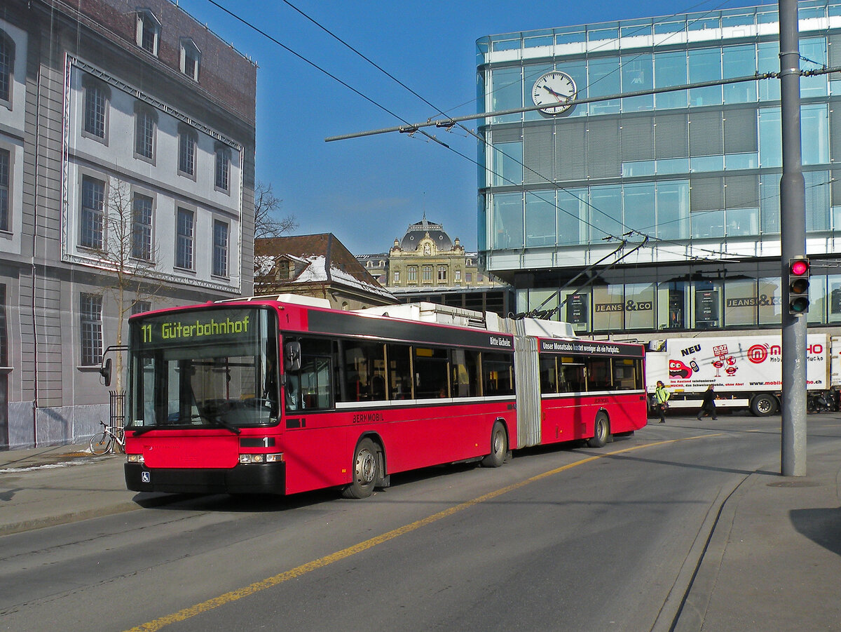 NAW Trolleybus 1, auf der Linie 11, fährt Richtung Bubenbergplatz. Die Aufnahme stammt vom 18.02.2013.
