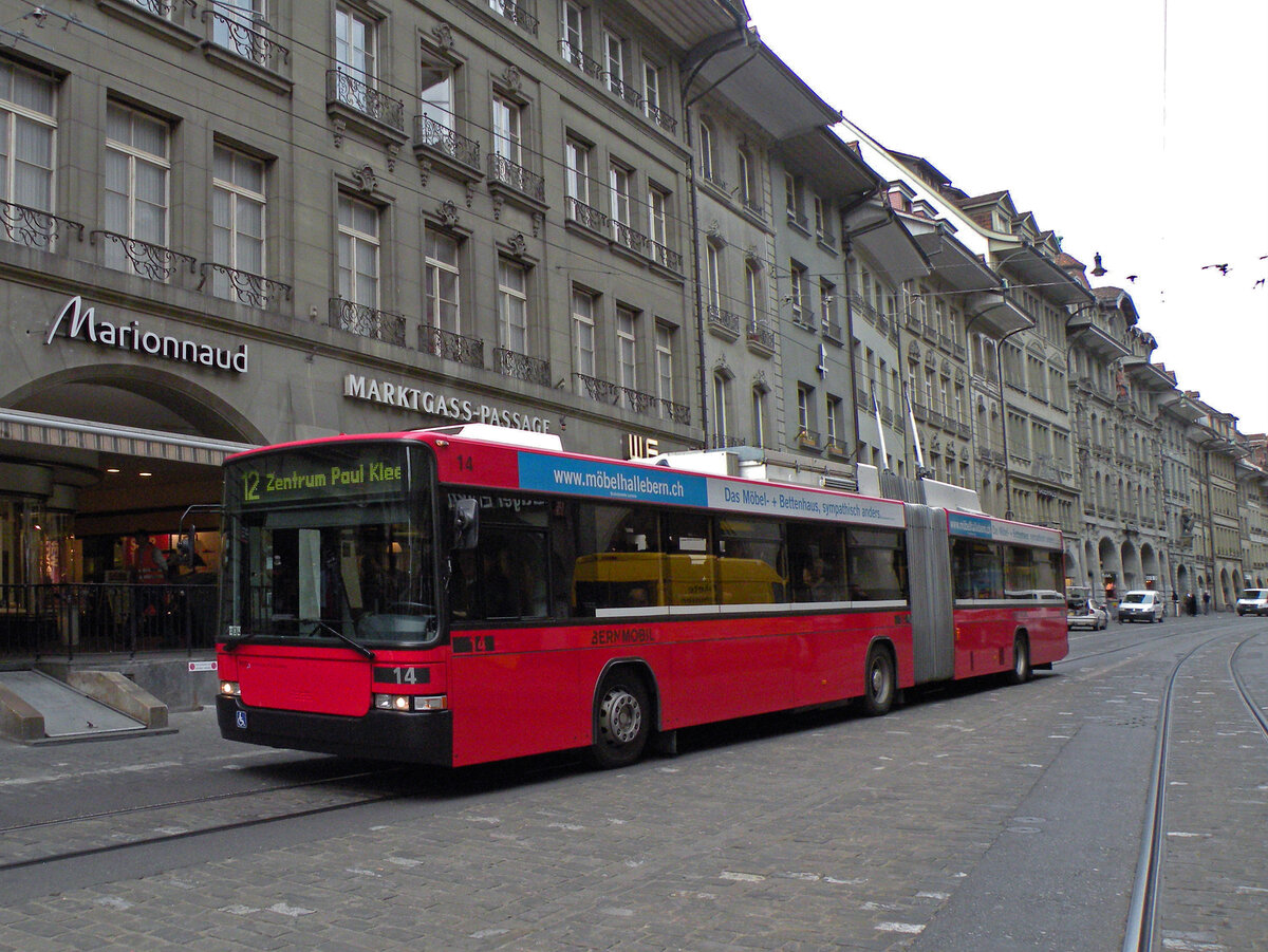 NAW Trolleybus 14, auf der Linie 12, fährt durch die Marktgasse. Die Aufnahme stammt vom 14.04.2011.