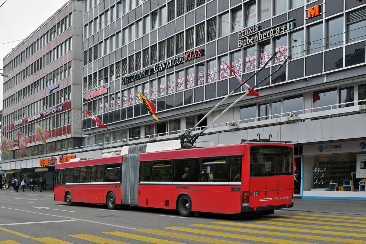 NAW Trolleybus 16, auf der Linie 11, beim Bubenbergplatz. Die Aufnahme stammt vom 09.05.2016.