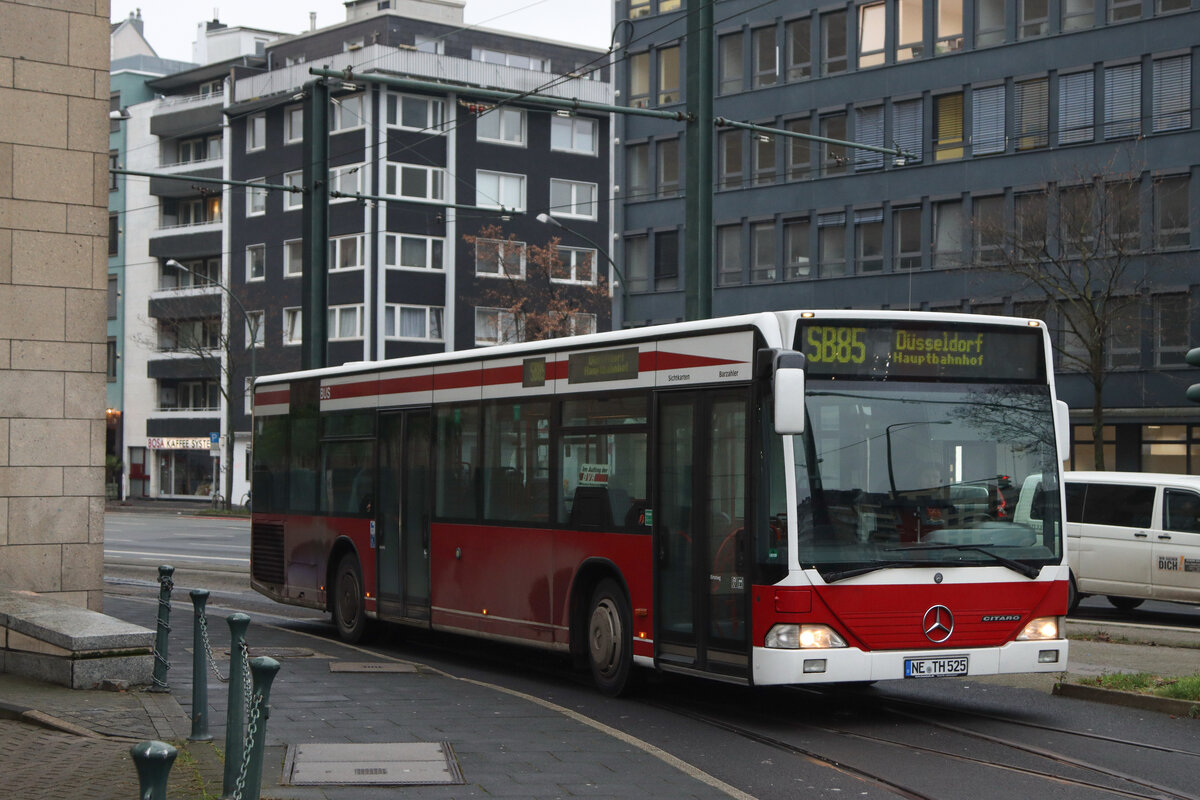 NE-TH 525, Düsseldorf Hbf, 17.12.2021, SB85 von Neusserfurth