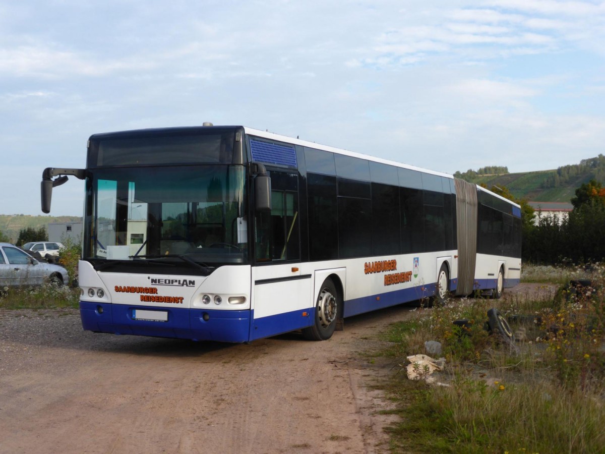 Neoplan Centroliner N4421, Saarburger Reisedienst, aufgenommen am 03.10.2015 in der Nähe von Saarburg