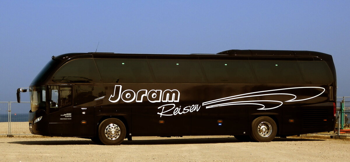 Neoplan Cityliner am 25.03.22 in Rostock-Warnemünde