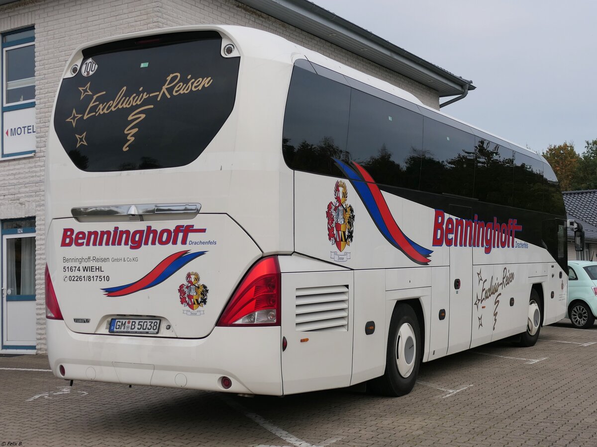 Neoplan Cityliner von Benninghoff aus Deutschland (ex Schumacher _ NB-SR 50) in Sassnitz am 19.10.2024