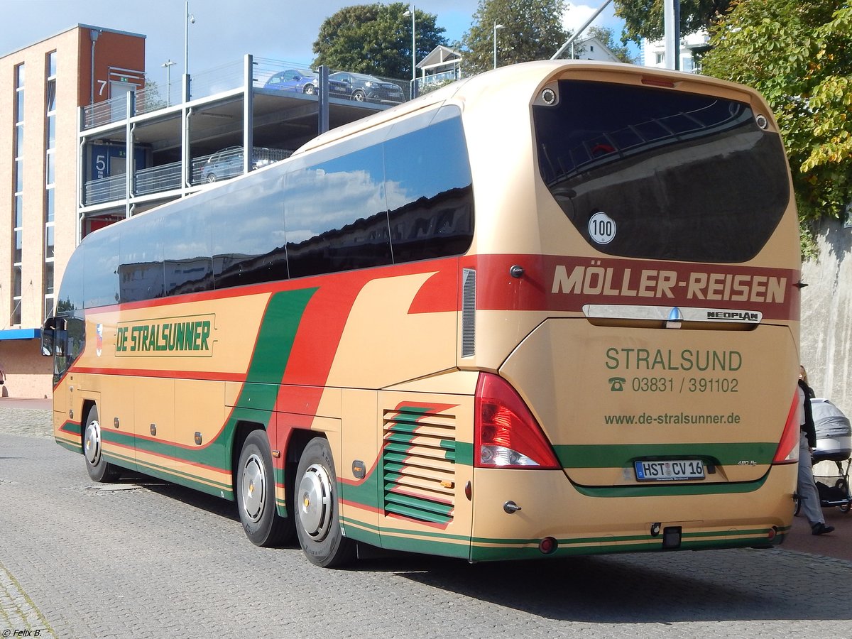 Neoplan Cityliner von De Stralsunner aus Deutschland im Stadthafen Sassnitz am 17.09.2017