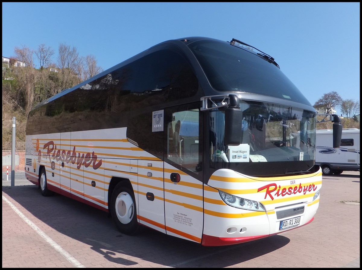 Neoplan Cityliner von Der Riesebyer aus Deutschland im Stadthafen Sassnitz am 04.05.2013