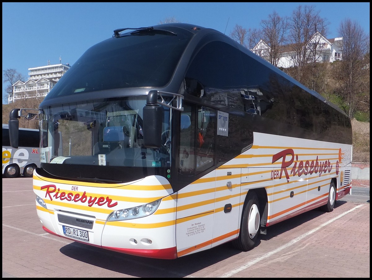 Neoplan Cityliner von Der Riesebyer aus Deutschland im Stadthafen Sassnitz am 04.05.2013