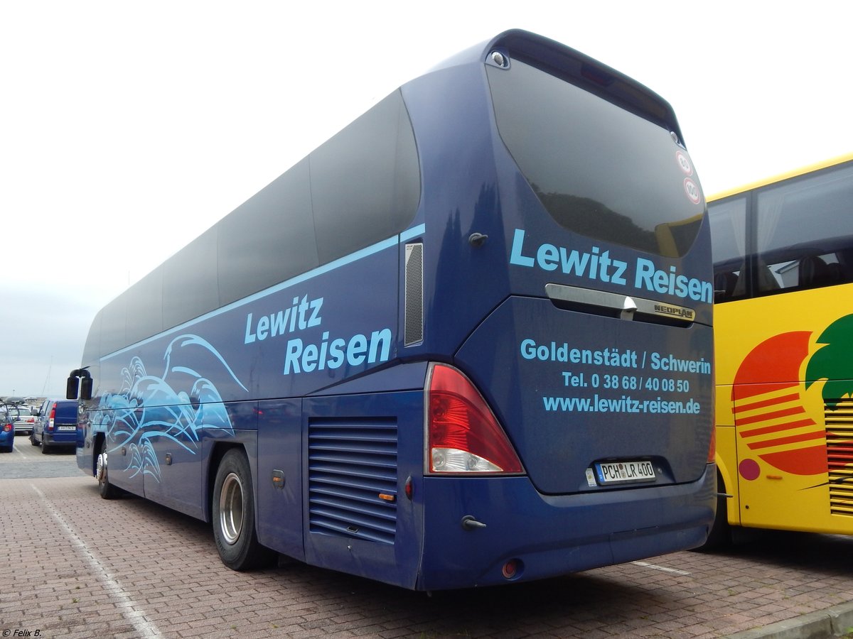 Neoplan Cityliner von Lewitz-Reisen aus Deutschland im Stadthafen Sassnitz am 21.06.2015
