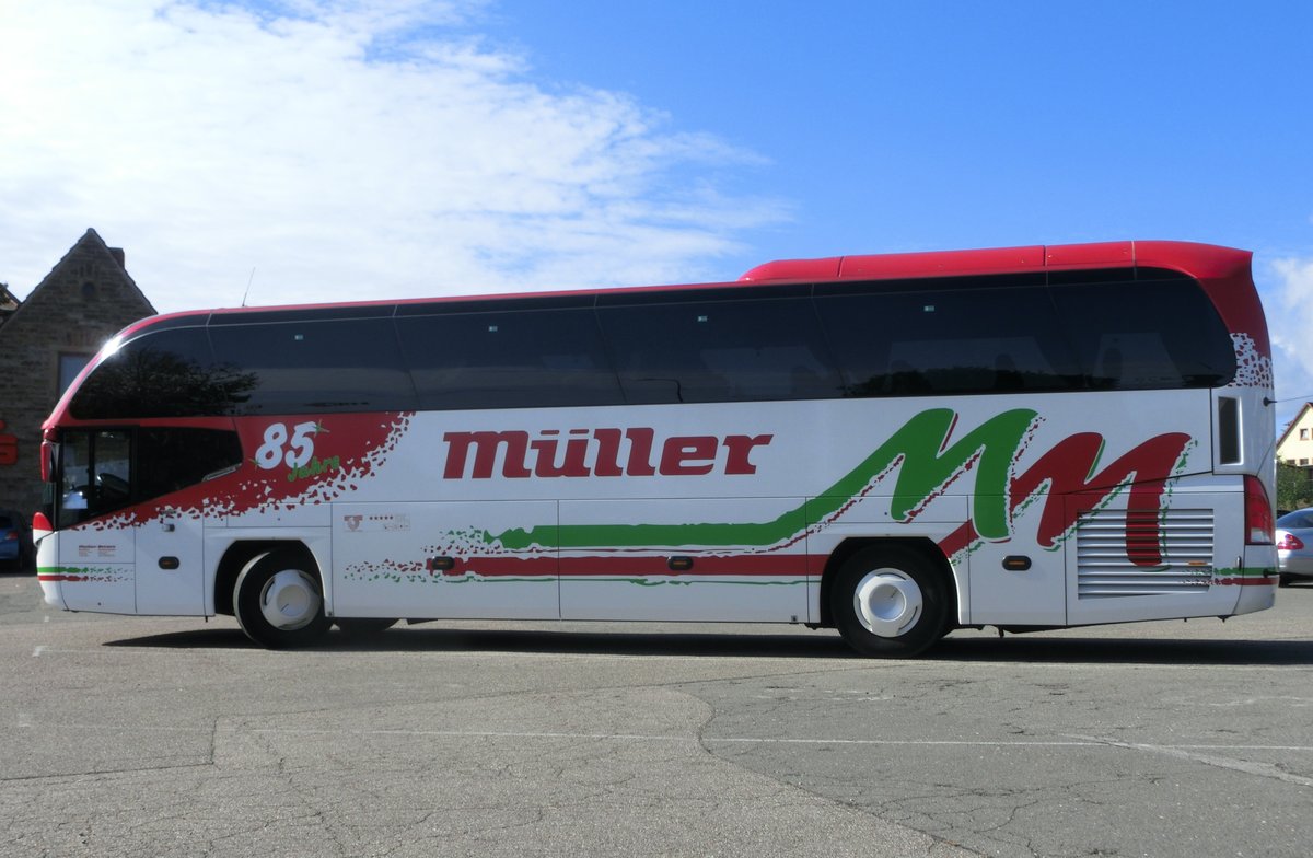 Neoplan Cityliner von Müller Reisen am 16.09.2017 in Schweigen