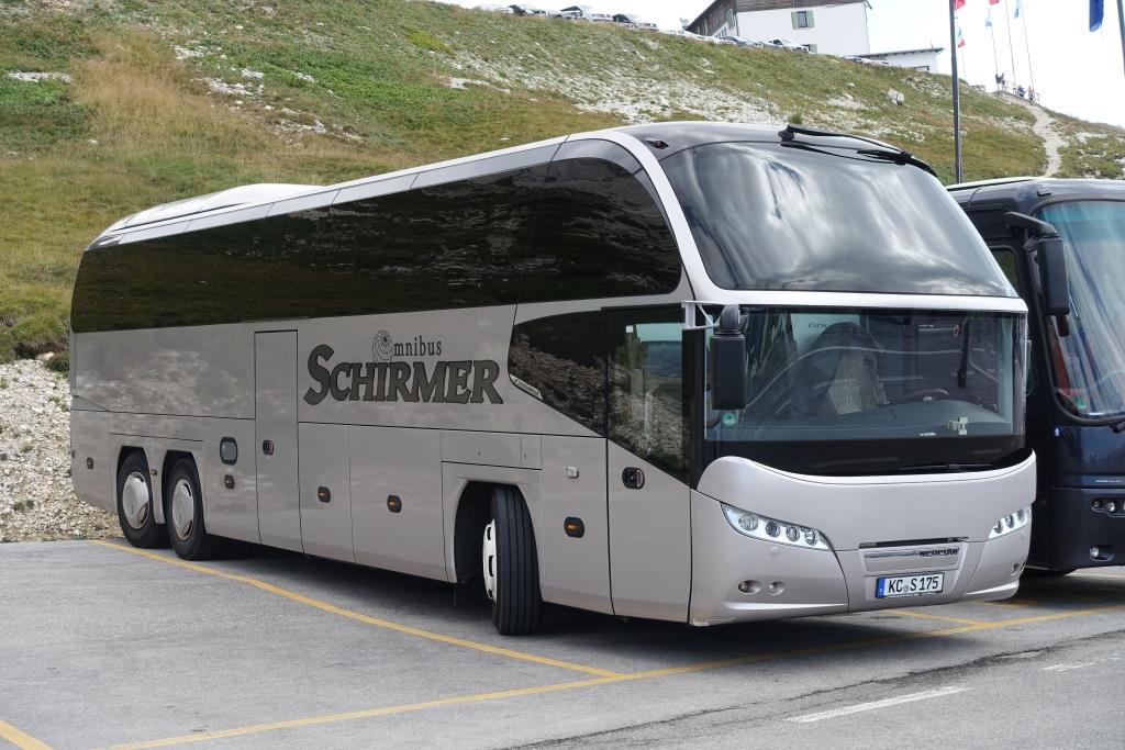 Neoplan Cityliner N 1217 C  Schirmer , bei den Drei Zinnen/Dolomiten 07.09.2016