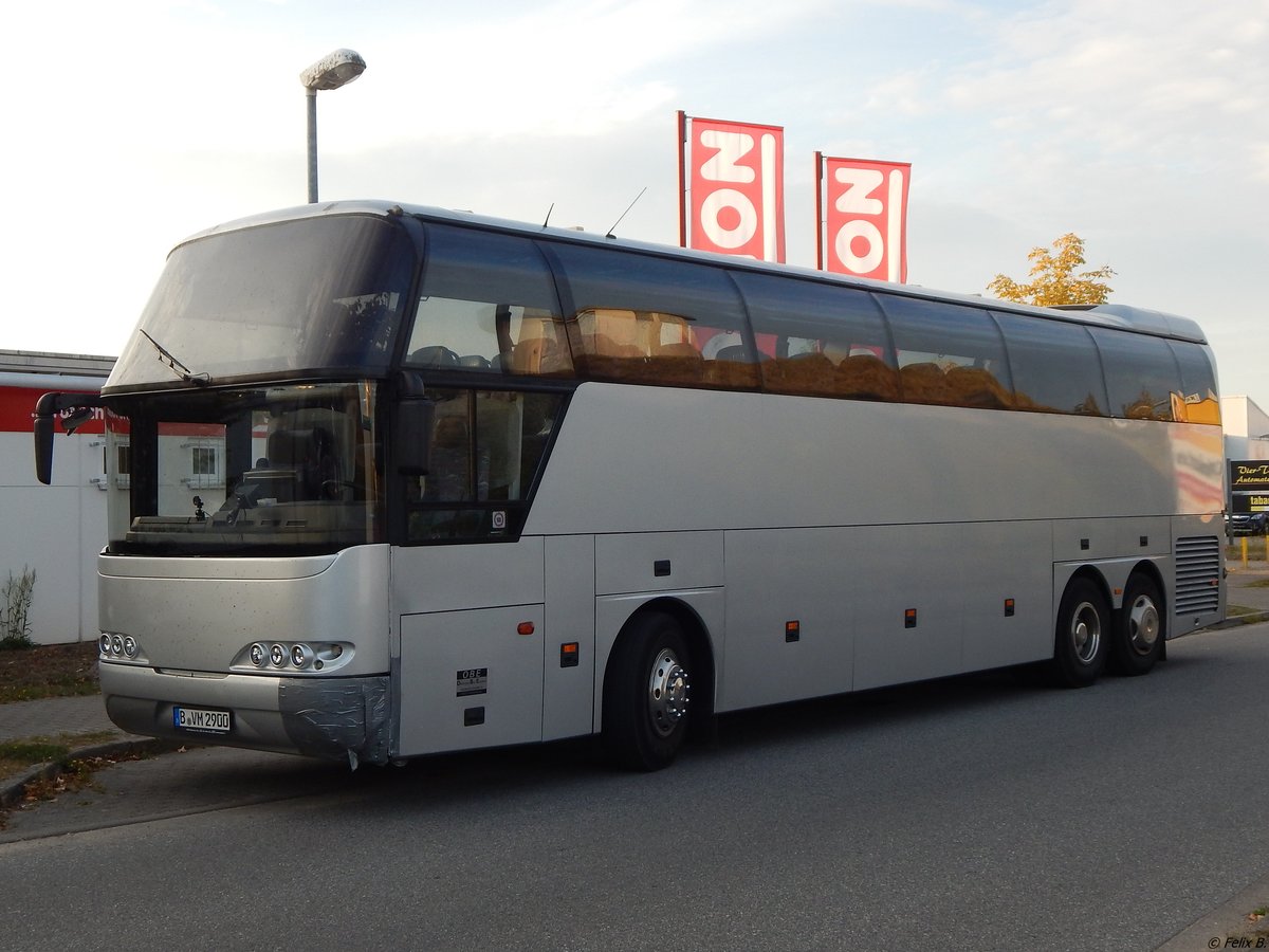 Neoplan Cityliner von Oberhavel Bus Express aus Deutschland in Neubrandenburg am 16.09.2018